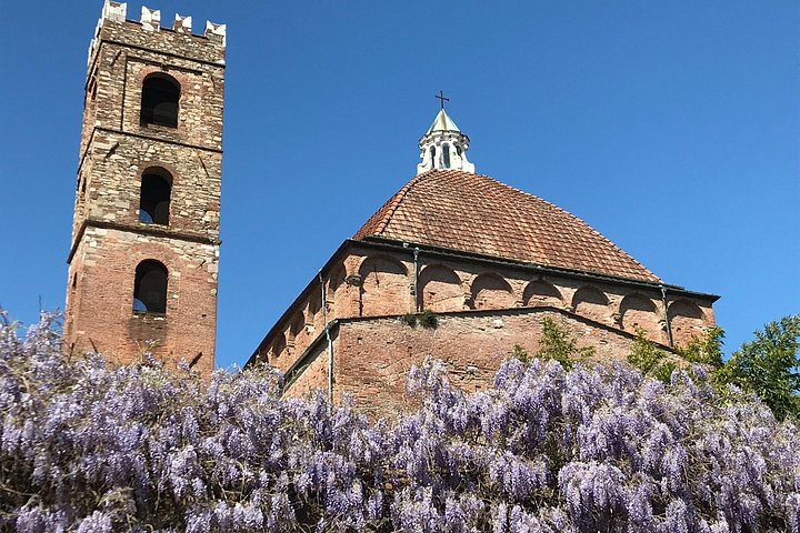 Visite guidée à pied du centre historique de Lucca, présentant ses remparts Renaissance, ses places charmantes et ses églises anciennes, photo 6 | wizardtrip