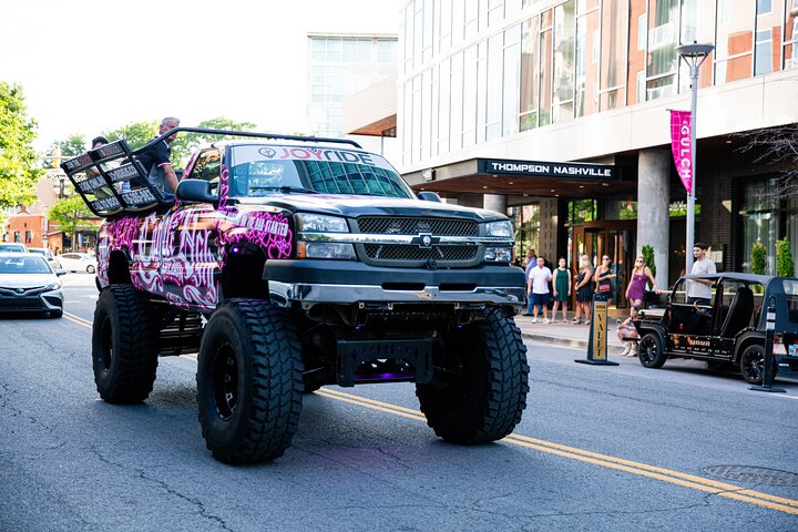 Rijd in een monstertruck door Nashville en bekijk bezienswaardigheden zoals Broadway en Nissan Stadium, foto 10 | wizardtrip