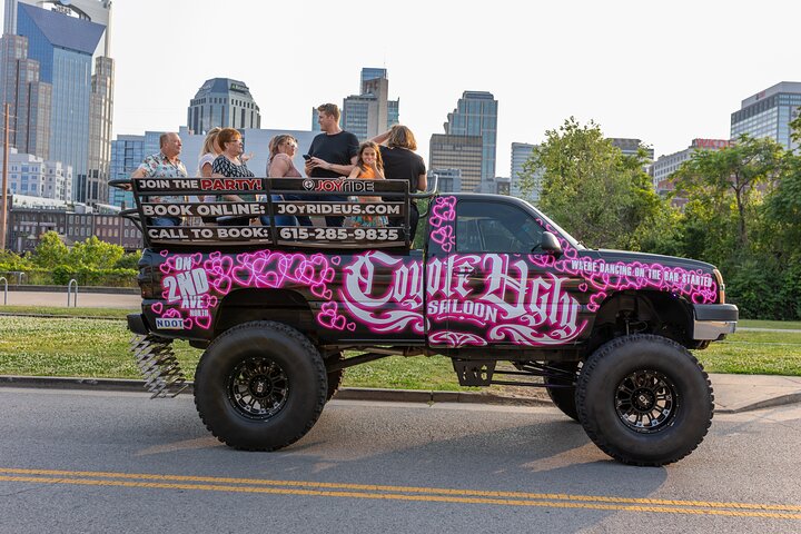 Rijd in een monstertruck door Nashville en bekijk bezienswaardigheden zoals Broadway en Nissan Stadium, foto 11 | wizardtrip