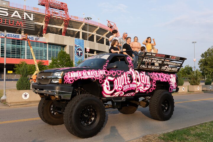 Rijd in een monstertruck door Nashville en bekijk bezienswaardigheden zoals Broadway en Nissan Stadium, foto 12 | wizardtrip
