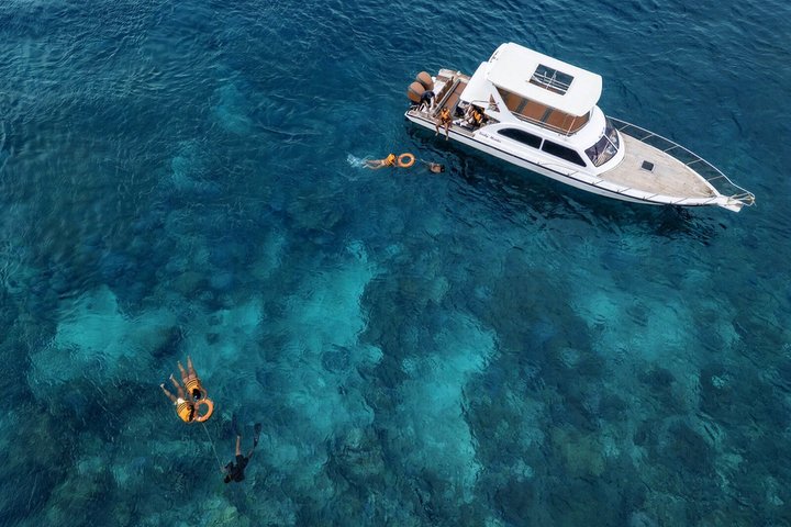 Dagtocht naar Nusa Penida vanaf Bali met snorkelen, mantaroggen, jacht en landtour, foto 41 | wizardtrip