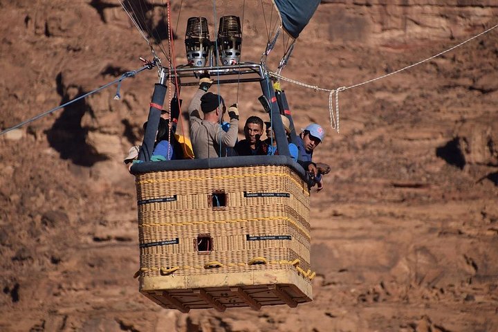 Eine 2-tägige Tour, die Petras antike Stadt, Wadi Rums Wüstenlandschaften und das Tote Meer von Amman aus erkundet, Foto 10 | wizardtrip