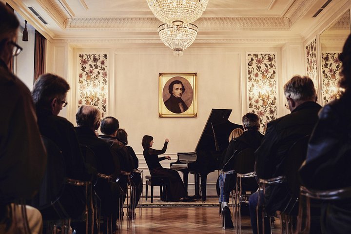 Genießen Sie ein klassisches Klavierkonzert mit Chopins Meisterwerken in einem eleganten Warschauer Konzertsaal, Foto 9 | wizardtrip