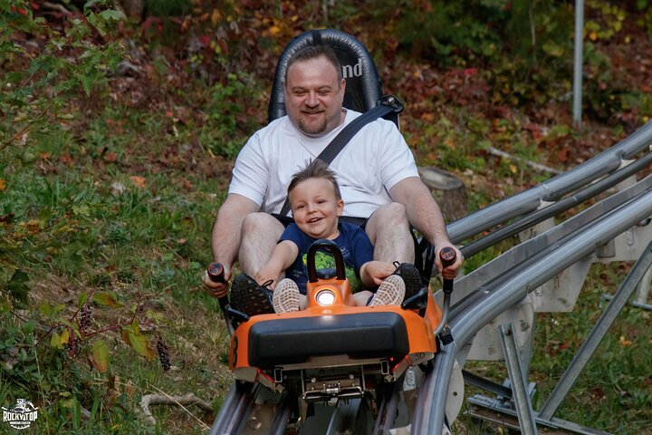 Spenningssøkere nyter den lengste fjellbanen i Pigeon Forge, Tennessee, med naturskjønn utsikt, foto 8 | wizardtrip