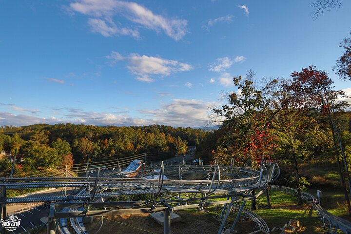 Spenningssøkere nyter den lengste fjellbanen i Pigeon Forge, Tennessee, med naturskjønn utsikt, foto 9 | wizardtrip