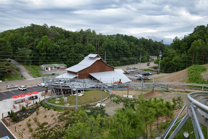 Spenningssøkere nyter den lengste fjellbanen i Pigeon Forge, Tennessee, med naturskjønn utsikt, foto 13 | wizardtrip