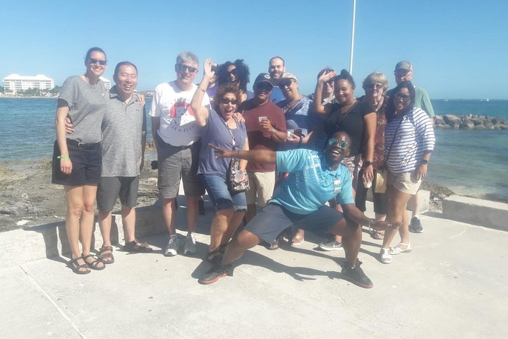 Circuit en bus culinaire et historique explorant Nassau, Bahamas, avec dégustations de nourriture et de boissons, photo 7 | wizardtrip