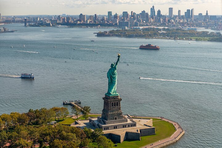 Ervaar een spannende helikoptervlucht over de iconische bezienswaardigheden van New York City, foto 6 | wizardtrip