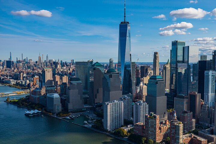 Panoramavyer från helikopter av New Yorks landmärken som Frihetsgudinnan och Empire State Building, foto 6 | wizardtrip