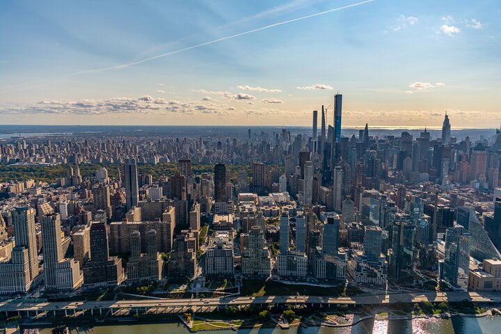 Panoramavyer från helikopter av New Yorks landmärken som Frihetsgudinnan och Empire State Building, foto 9 | wizardtrip