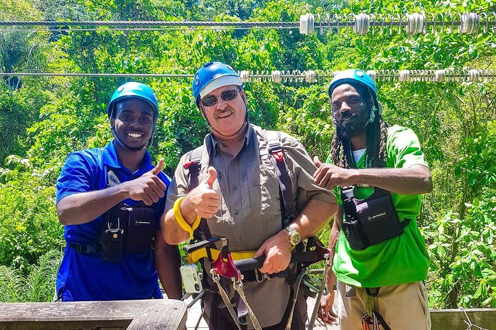 Aventure en tyrolienne à travers la forêt tropicale de St. Kitts, photo 6 | wizardtrip
