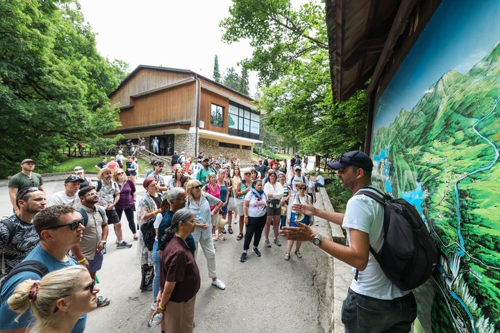 Geführte Tagestour zum Nationalpark Plitvicer Seen ab Zadar, Kroatien, mit Wasserfällen und Seen, Foto 8 | wizardtrip