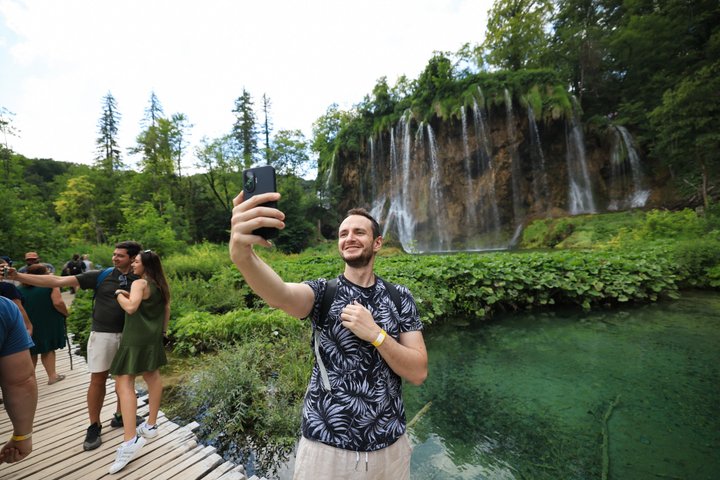 Geführte Tagestour zum Nationalpark Plitvicer Seen ab Zadar, Kroatien, mit Wasserfällen und Seen, Foto 13 | wizardtrip