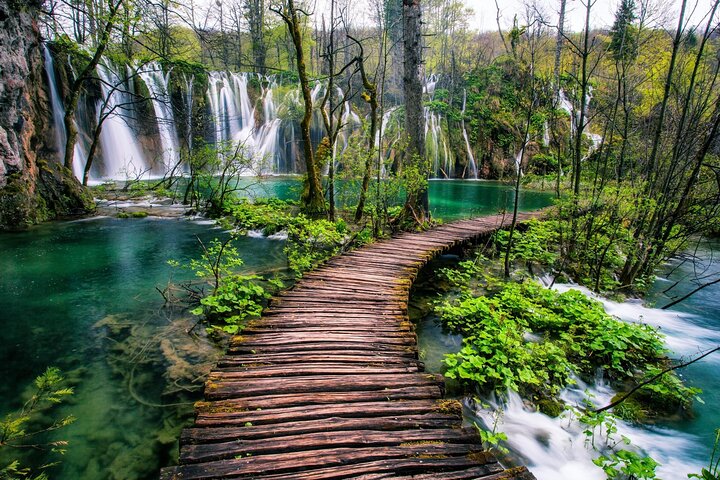 Geführte Tagestour zum Nationalpark Plitvicer Seen ab Zadar, Kroatien, mit Wasserfällen und Seen, Foto 17 | wizardtrip