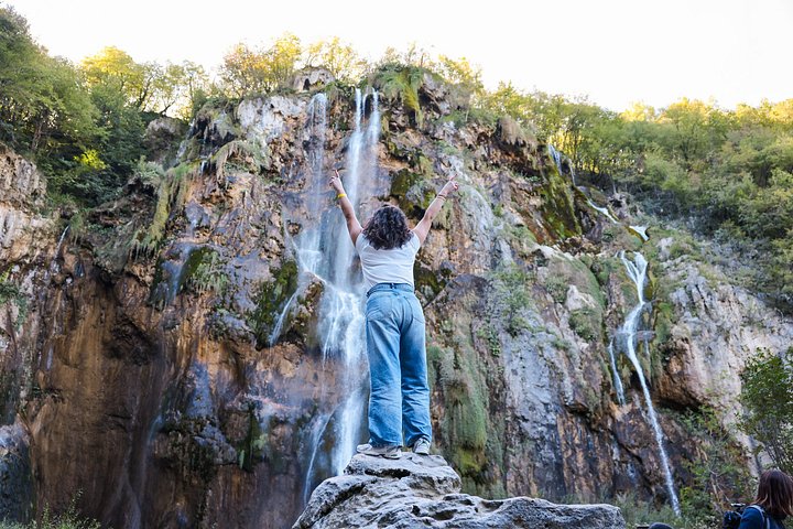 Geführte Tagestour zum Nationalpark Plitvicer Seen ab Zadar, Kroatien, mit Wasserfällen und Seen, Foto 24 | wizardtrip