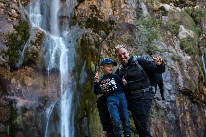 Geführte Tagestour zum Nationalpark Plitvicer Seen ab Zadar, Kroatien, mit Wasserfällen und Seen, Foto 39 | wizardtrip