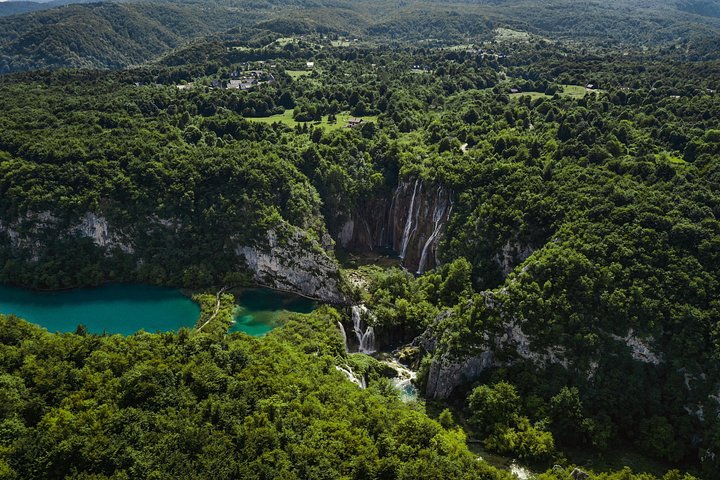 Geführte Tagestour zum Nationalpark Plitvicer Seen ab Zadar, Kroatien, mit Wasserfällen und Seen, Foto 41 | wizardtrip