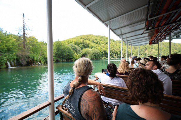 Geführte Tagestour zum Nationalpark Plitvicer Seen ab Zadar, Kroatien, mit Wasserfällen und Seen, Foto 46 | wizardtrip