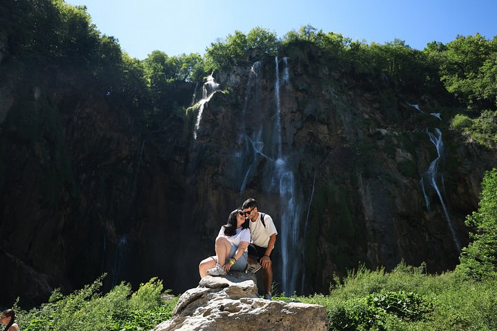 Geführte Tagestour zum Nationalpark Plitvicer Seen ab Zadar, Kroatien, mit Wasserfällen und Seen, Foto 50 | wizardtrip