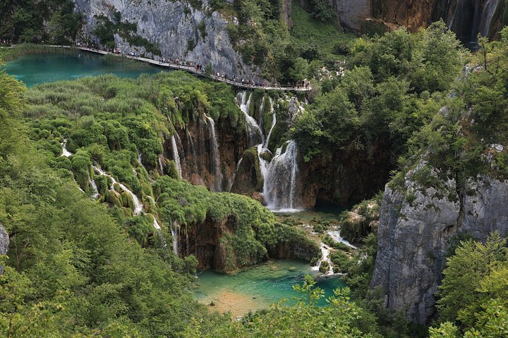 Geführte Tagestour zum Nationalpark Plitvicer Seen ab Zadar, Kroatien, mit Wasserfällen und Seen, Foto 51 | wizardtrip