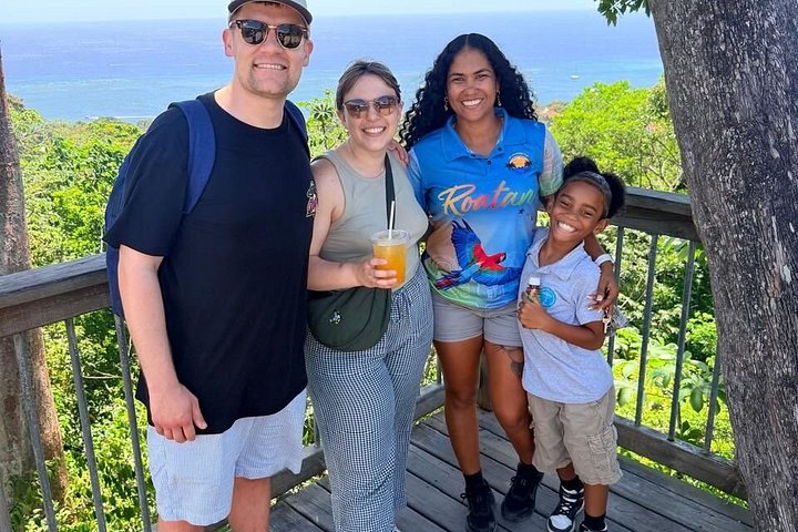 Excursion sur l'île de Roatan avec des singes, des paresseux, dégustation de chocolat et de rhum avec des vues panoramiques, photo 6 | wizardtrip