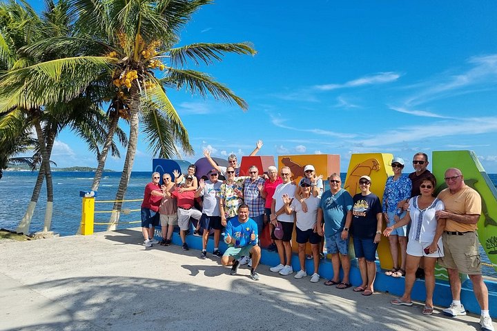 Excursion sur l'île de Roatan avec des singes, des paresseux, dégustation de chocolat et de rhum avec des vues panoramiques, photo 29 | wizardtrip