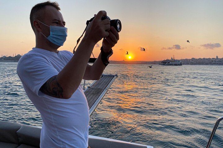 Crucero en yate de lujo por el Estrecho del Bósforo en Estambul, mostrando monumentos al atardecer, foto 34 | wizardtrip