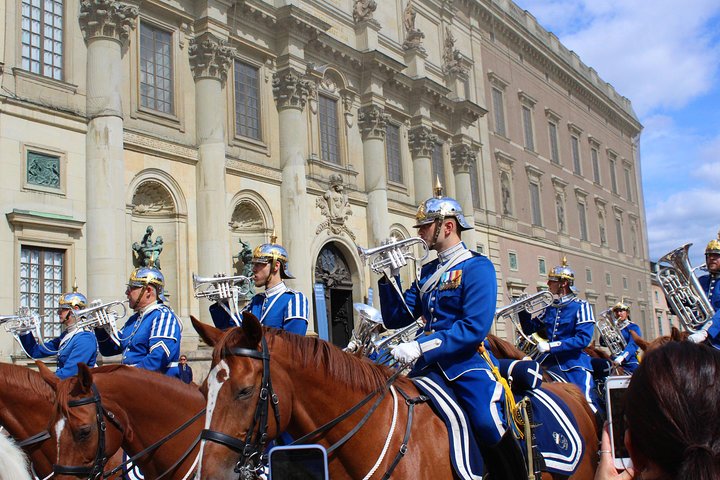 Tour guidato a piedi della storica città vecchia di Stoccolma (Gamla Stan), con strade colorate e monumenti, foto 7 | wizardtrip