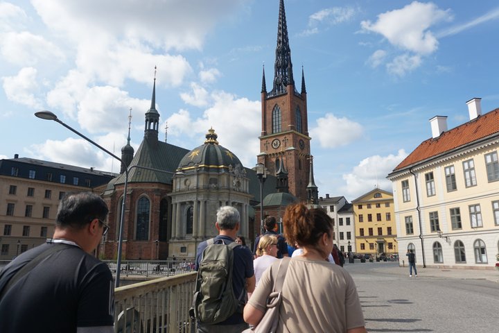 Tour guidato a piedi della storica città vecchia di Stoccolma (Gamla Stan), con strade colorate e monumenti, foto 9 | wizardtrip