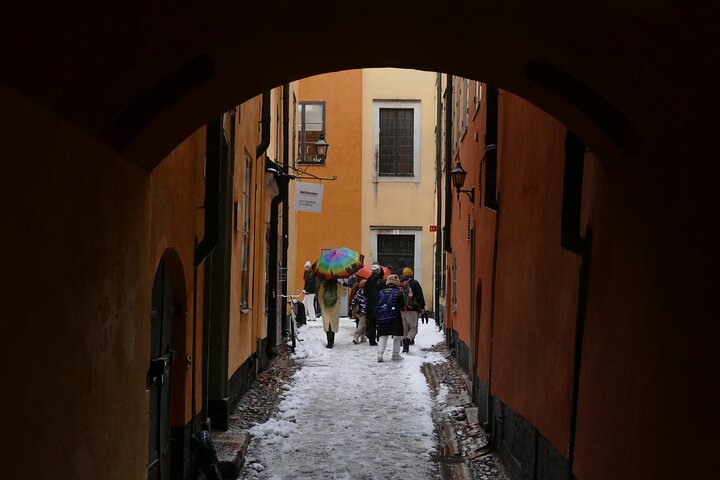 Tour guidato a piedi della storica città vecchia di Stoccolma (Gamla Stan), con strade colorate e monumenti, foto 10 | wizardtrip