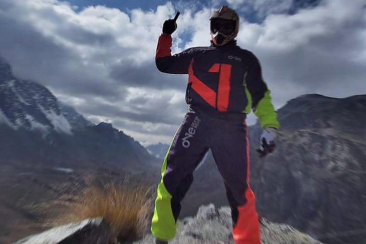 Experience an adrenaline-fueled downhill bike ride on Bolivia's Death Road, surrounded by stunning natural beauty, photo 6 | wizardtrip