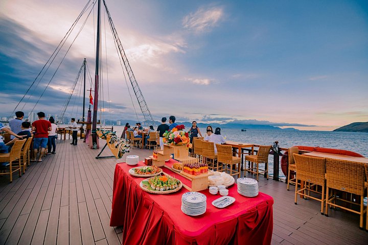 Sunset Cocktail und Dinner Cruise in der Nha Trang Bucht, Vietnam, Foto 16 | wizardtrip