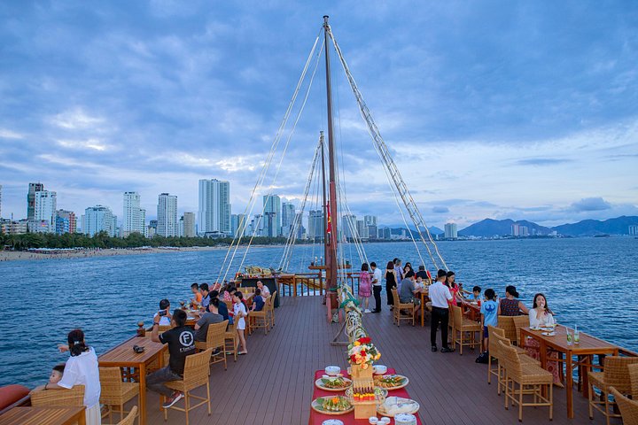 Sunset Cocktail und Dinner Cruise in der Nha Trang Bucht, Vietnam, Foto 17 | wizardtrip