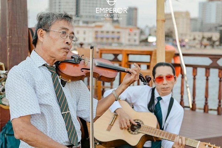 Sunset Cocktail und Dinner Cruise in der Nha Trang Bucht, Vietnam, Foto 26 | wizardtrip