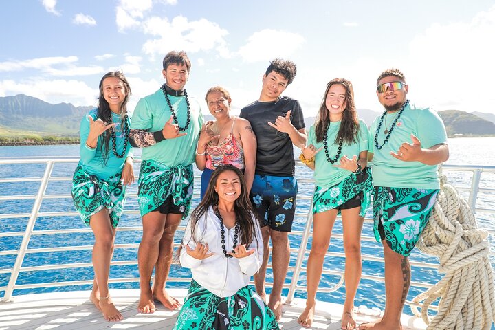 Njut av en naturskön kryssning för delfinskådning och snorkling utanför Oahus kust, Hawaii, med spännande vattenaktiviteter och inkluderad lunch, foto 9 | wizardtrip