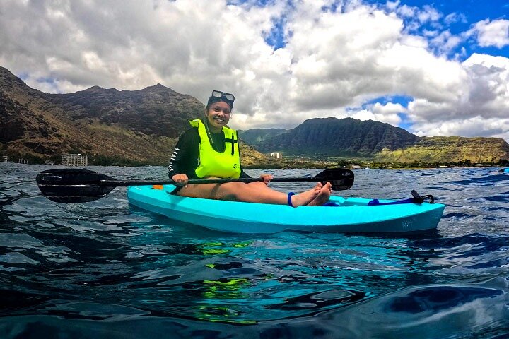 Njut av en naturskön kryssning för delfinskådning och snorkling utanför Oahus kust, Hawaii, med spännande vattenaktiviteter och inkluderad lunch, foto 13 | wizardtrip