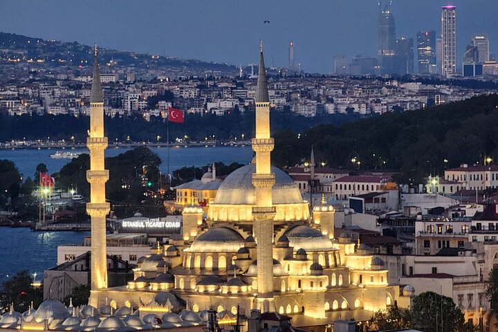 Soirée Gastronomique Turque et Expérience sur Toit à Istanbul | wizardtrip