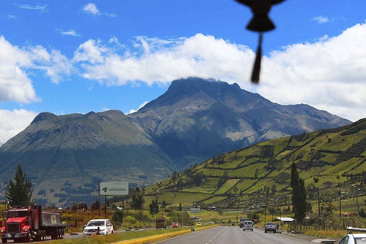 Ganztägige Tour von Quito nach Otavalo, Besuch von Cayambe, indigenem Markt und Peguche-Wasserfall, Foto 9 | wizardtrip