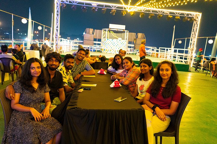 Kvällskryssning med middag på floden Mandovi i Goa med kulturella föreställningar och stadsvyer, foto 7 | wizardtrip