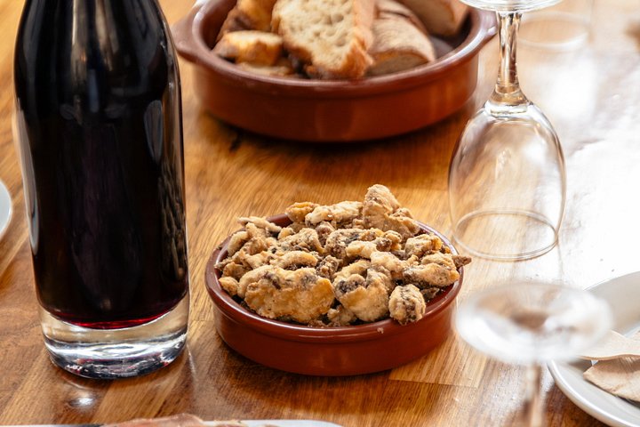 Un viaje culinario por el casco antiguo de Lyon, con vinos locales, quesos, charcutería y platos tradicionales, foto 9 | wizardtrip
