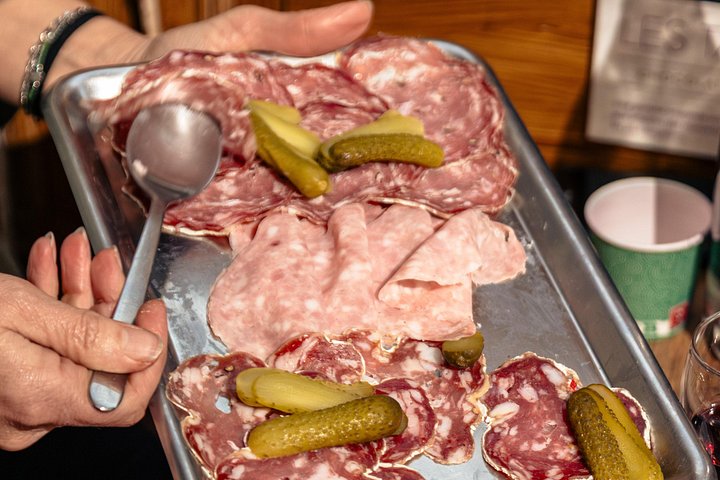 Un viaje culinario por el casco antiguo de Lyon, con vinos locales, quesos, charcutería y platos tradicionales, foto 15 | wizardtrip
