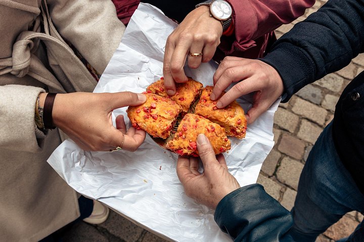 Un viaje culinario por el casco antiguo de Lyon, con vinos locales, quesos, charcutería y platos tradicionales, foto 18 | wizardtrip