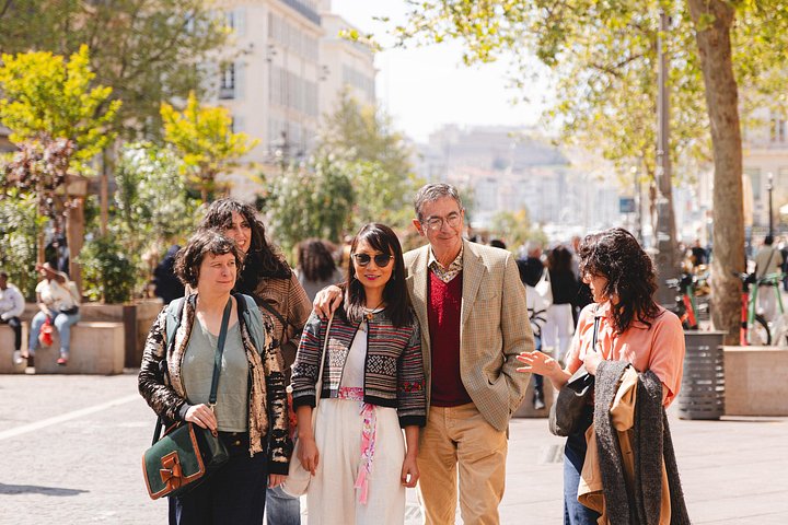 Dégustation de spécialités locales lors du tour gastronomique de Marseille au Vieux Port, photo 9 | wizardtrip