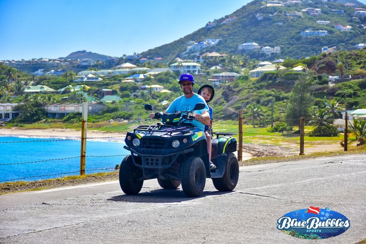 Des aventuriers conduisent des UTV et des VTT à travers les paysages de Saint-Martin, explorant plages et sites naturels, photo 3 | wizardtrip