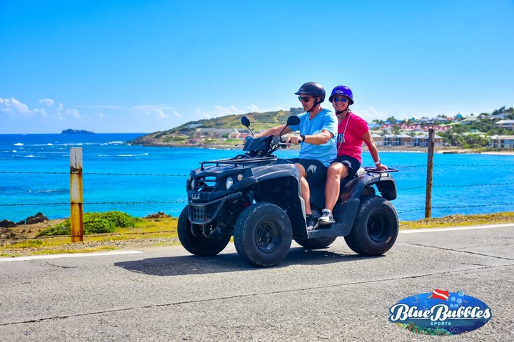 Des aventuriers conduisent des UTV et des VTT à travers les paysages de Saint-Martin, explorant plages et sites naturels, photo 5 | wizardtrip