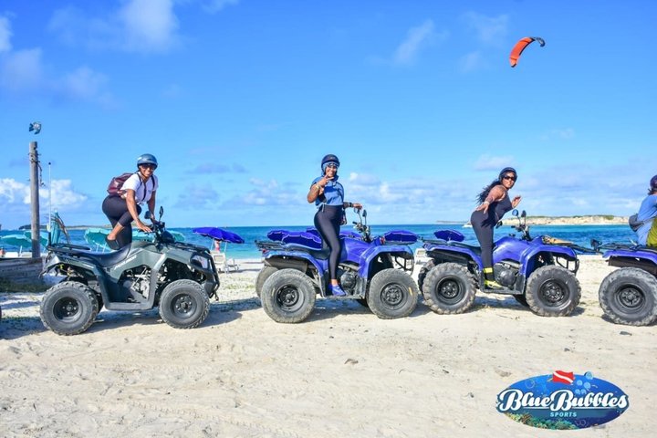 Des aventuriers conduisent des UTV et des VTT à travers les paysages de Saint-Martin, explorant plages et sites naturels, photo 6 | wizardtrip