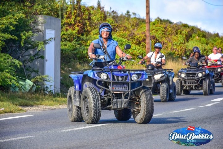 Des aventuriers conduisent des UTV et des VTT à travers les paysages de Saint-Martin, explorant plages et sites naturels, photo 7 | wizardtrip
