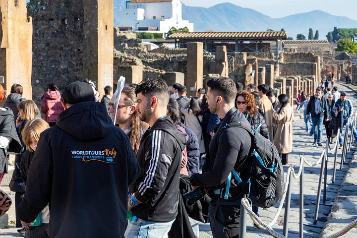 Guided tour of the ancient ruins of Pompeii, Italy, with a focus on historical sites and artifacts, photo 12 | wizardtrip