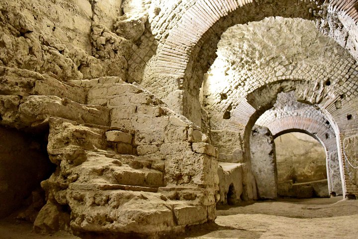 Guidad stadsvandring som utforskar historiska Neapel, inklusive romerska ruiner under jord och ikoniska landmärken, foto 11 | wizardtrip