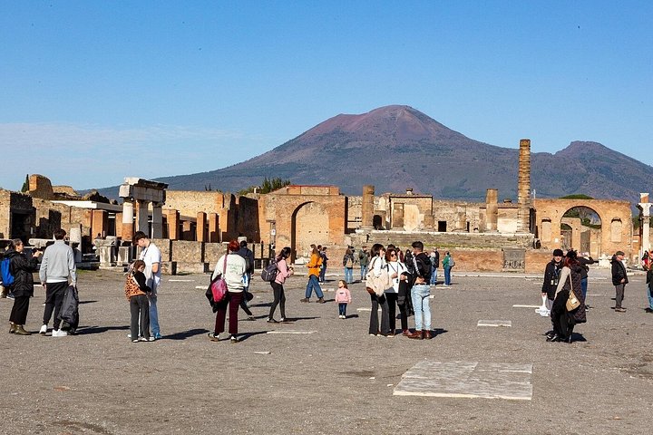 Tour of Pompeii ruins and Mount Vesuvius volcano from Naples, photo 7 | wizardtrip